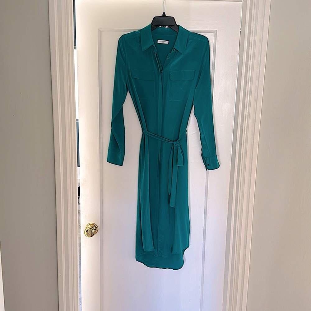 Equipment silk dress. Button up. Silk belt Size small. Teal. Long sleeved dress.